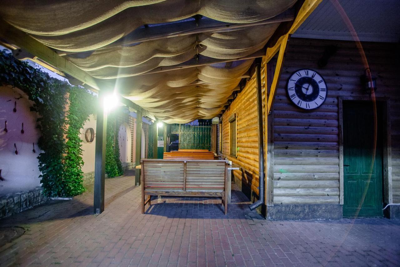 Pieno Piano Hotell Rivne Exteriör bild