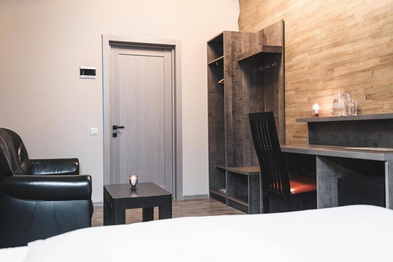 Pieno Piano Hotell Rivne Exteriör bild